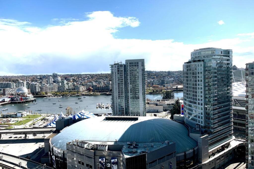 Downtown 3Br/2Ba+Views+Skytrain+Free Parking Apartment Vancouver Exterior photo