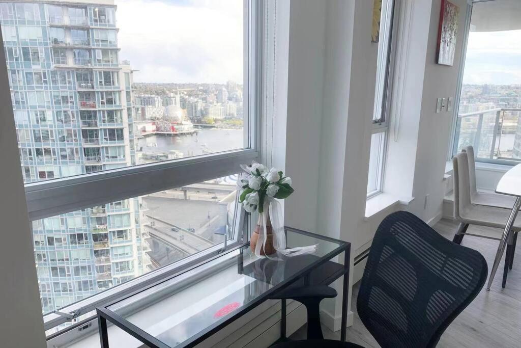 Downtown 3Br/2Ba+Views+Skytrain+Free Parking Apartment Vancouver Exterior photo