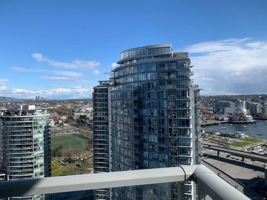 Downtown 3Br/2Ba+Views+Skytrain+Free Parking Apartment Vancouver Exterior photo