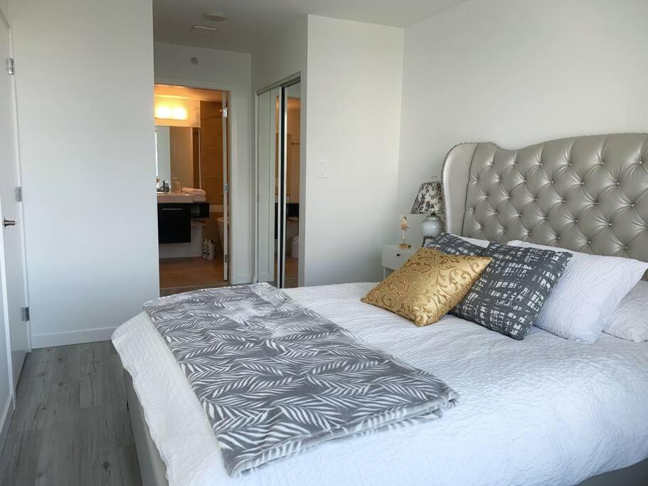Downtown 3Br/2Ba+Views+Skytrain+Free Parking Apartment Vancouver Exterior photo
